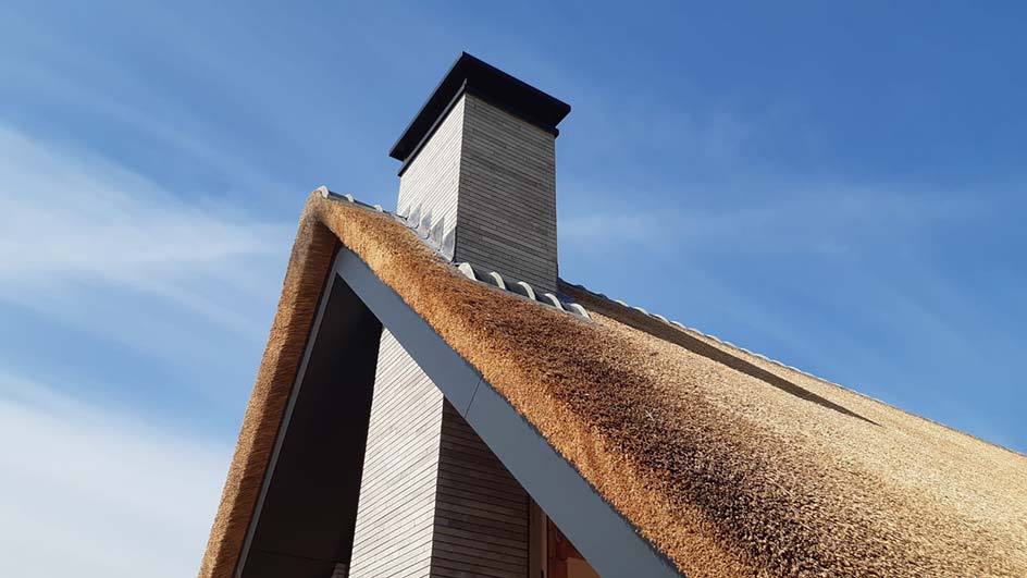 rieten dak nieuwbouw huis